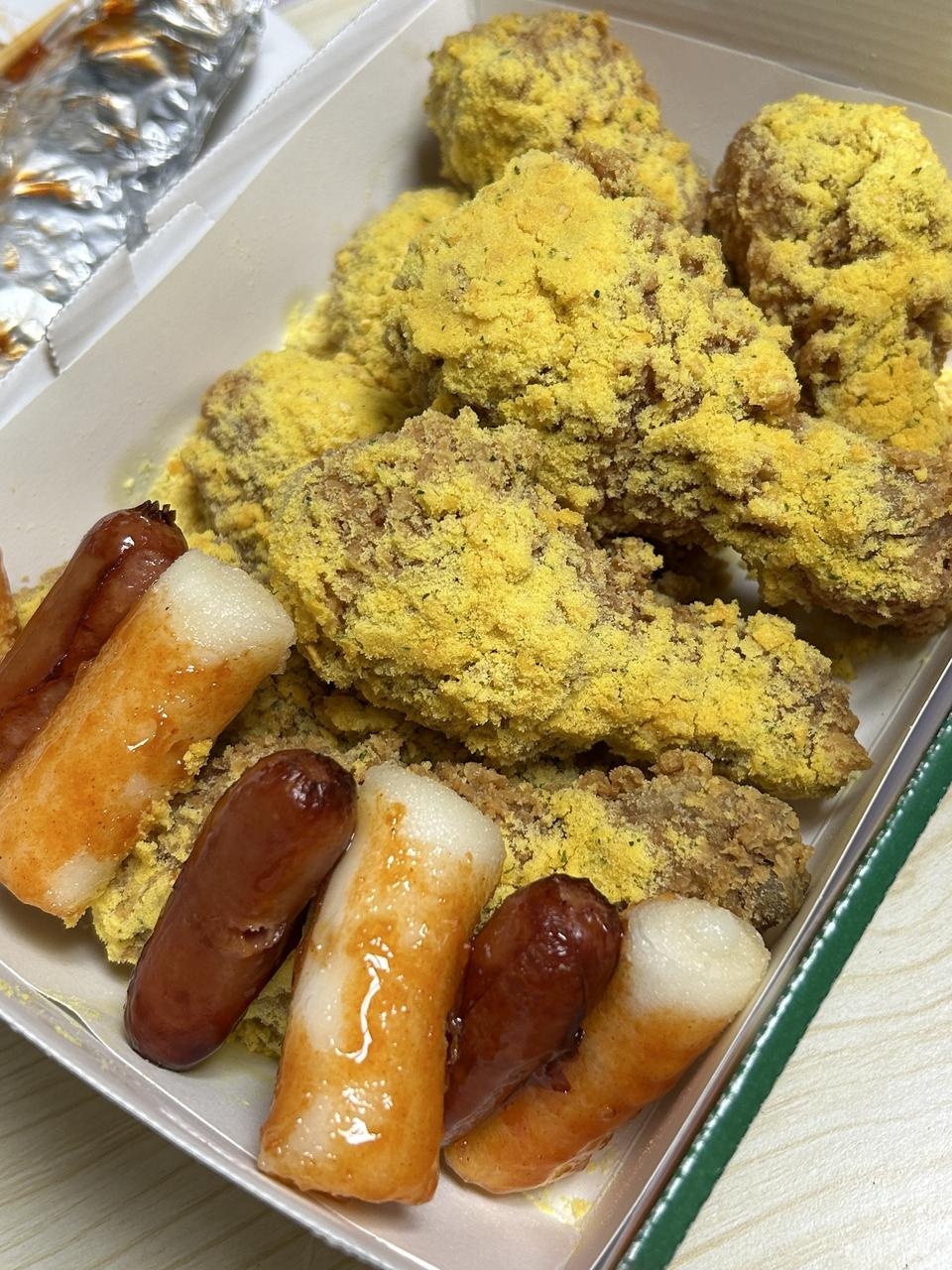 와 이거 개존맛탱.. 벌써 다머금..
사진은 갈릭치킨으로 대체..
이날 bbq 시켜서 같이머금..