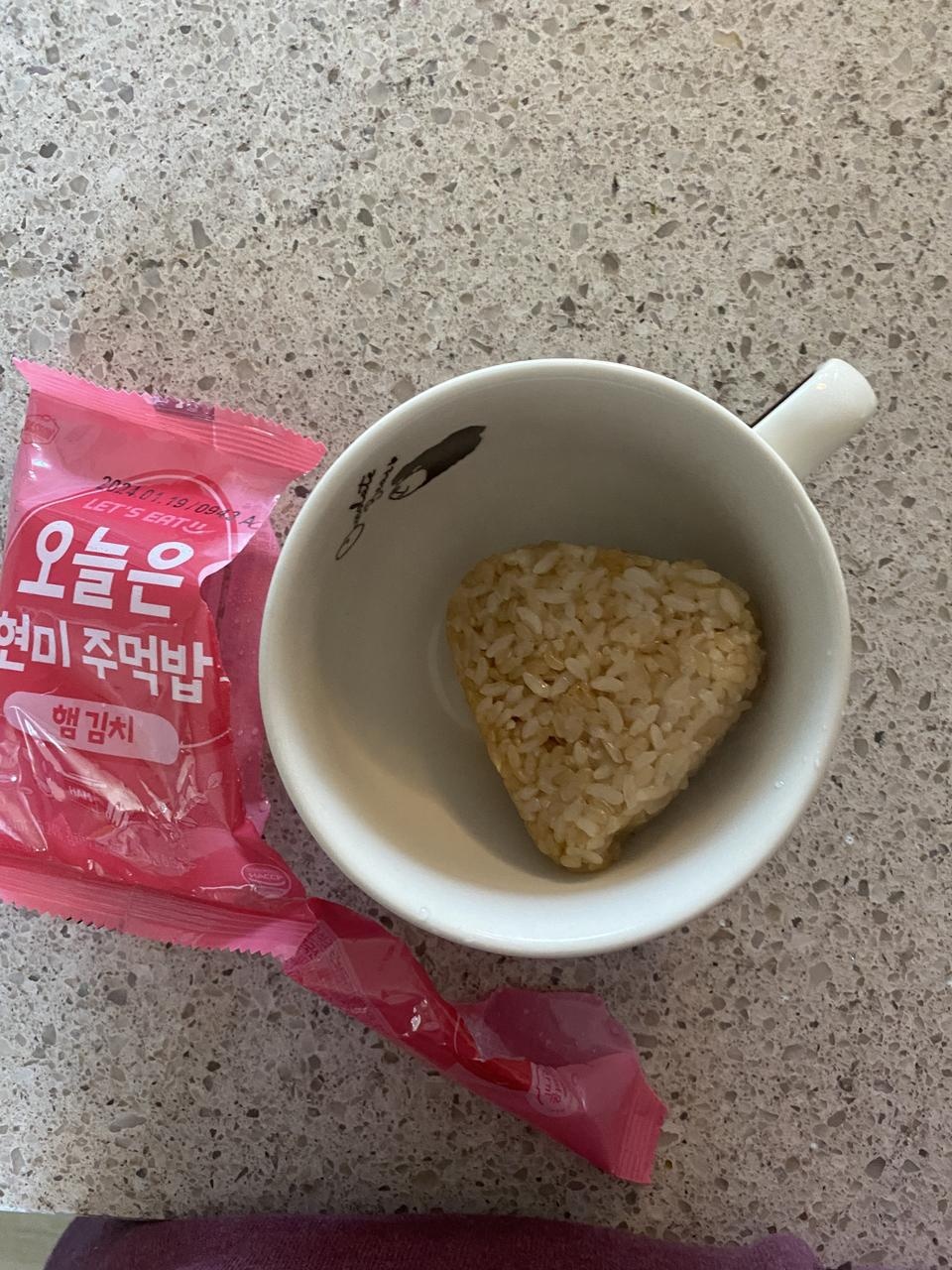 개인적으로 햄김치가 제일 맛있어요 :) 재주문 할거 같아요 그냥 너무 맛있어요 ㅠㅠ