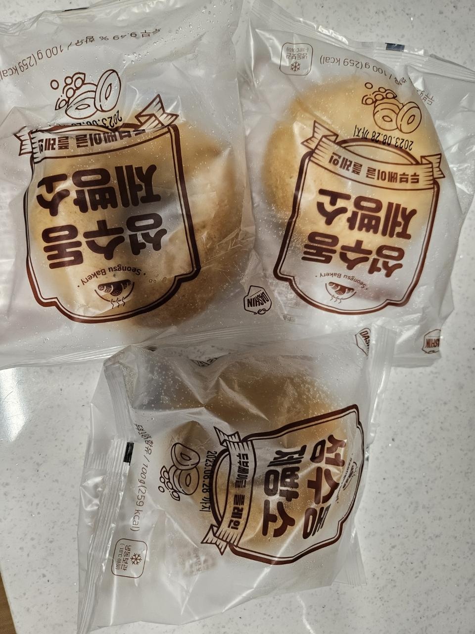 건강 빵을 찾다가 구매했는데 담백하고 자극적이지 않은 맛이예요.