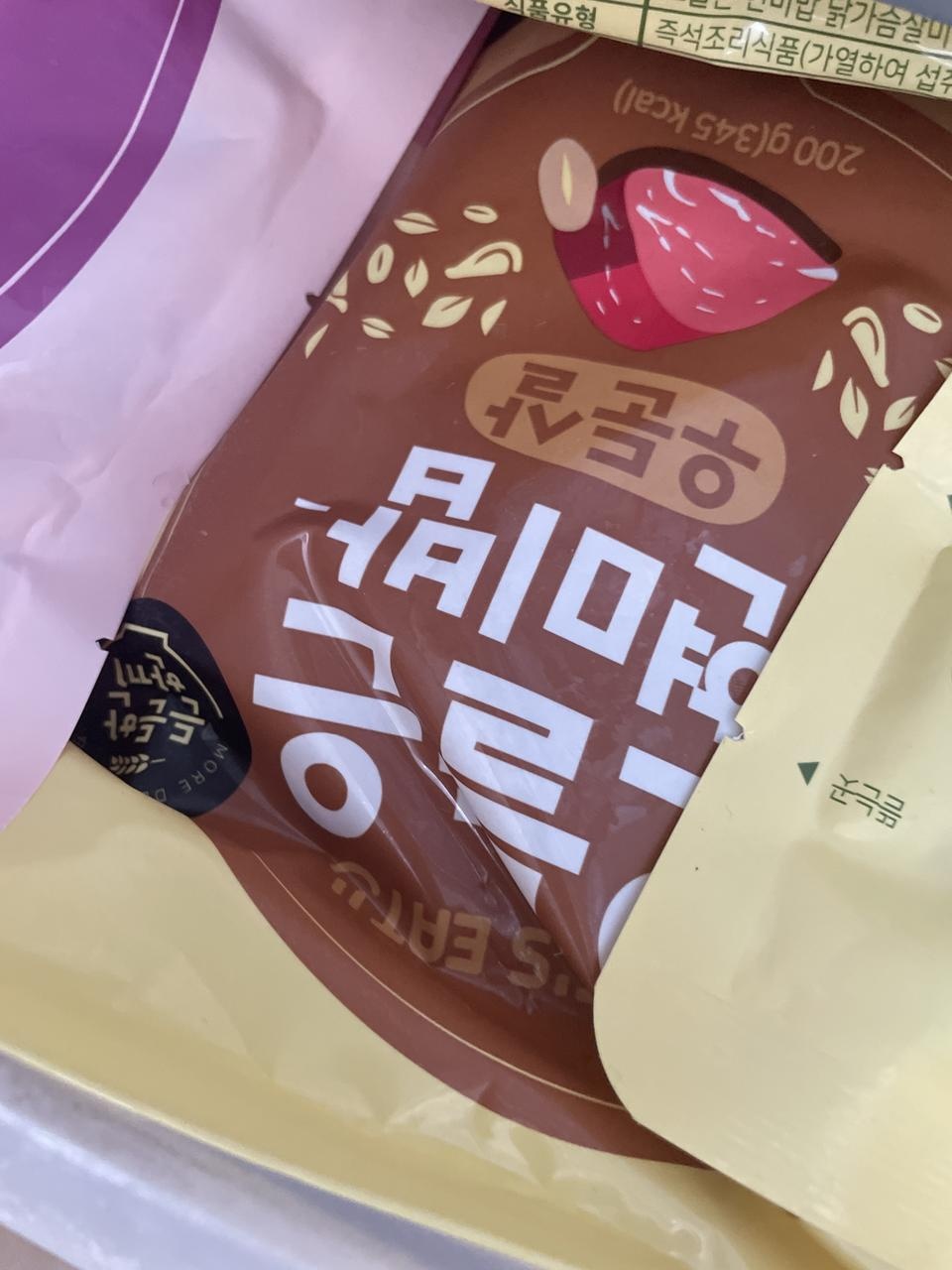 조큼 퍽퍽해서 김치가 필요하지만 괜춘해요