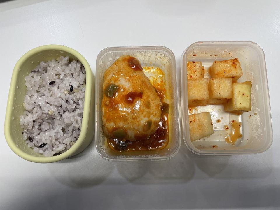 진짜 촉촉하고 맛있어요!!
닭가슴살 진짜 극혐하는데
이거는 진짜 맛있습니다
후기 믿고 드세요!!