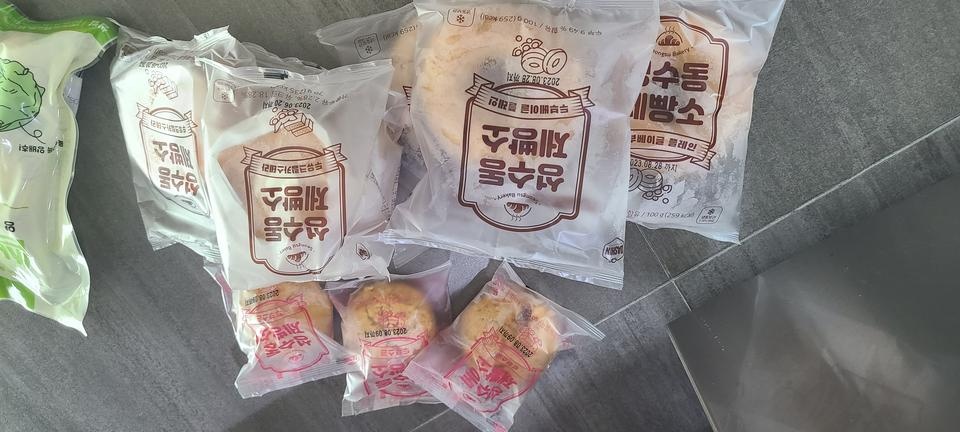 오늘 먹어봤는데 맛있어요^^ 밀가루 아닌거 맞죠?
또 구매각입니다