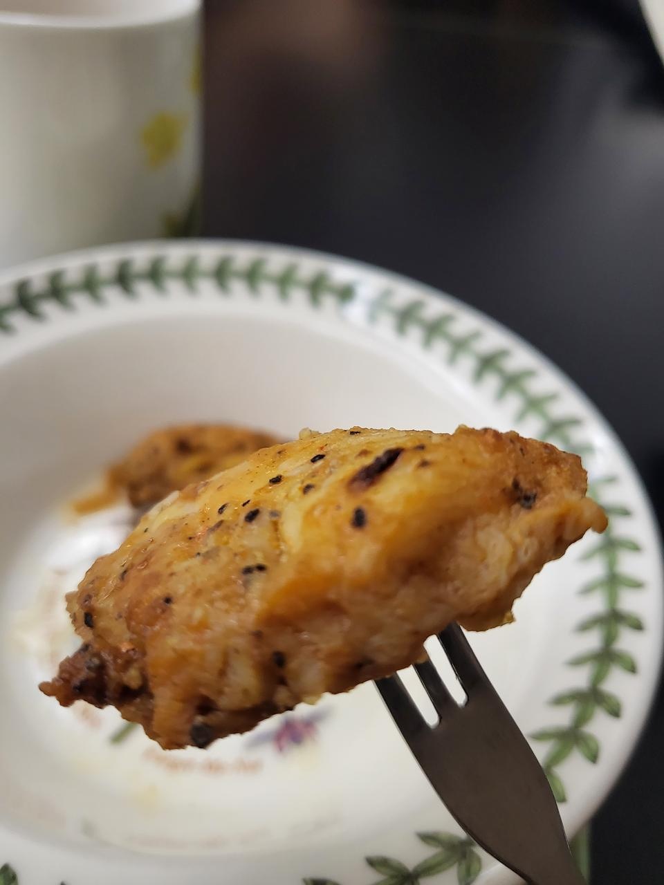 촉촉하고 부드러워서 맛있어요 가격도 착하고 맛도좋고 주변에도 많이 추천하겠습니다 번창하세요