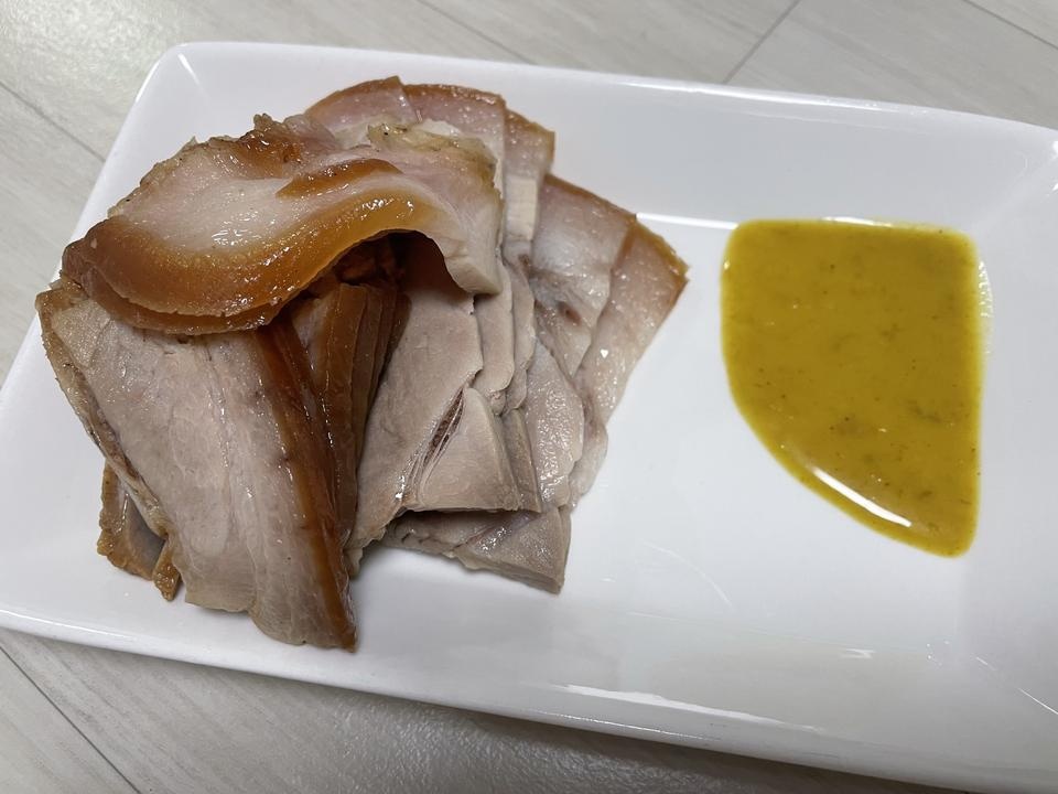 살코기만 많을 줄 알았는데 적당하고 맛있고 양도 만족해요 나중에 야채사서 냉채족발 해먹으려고요