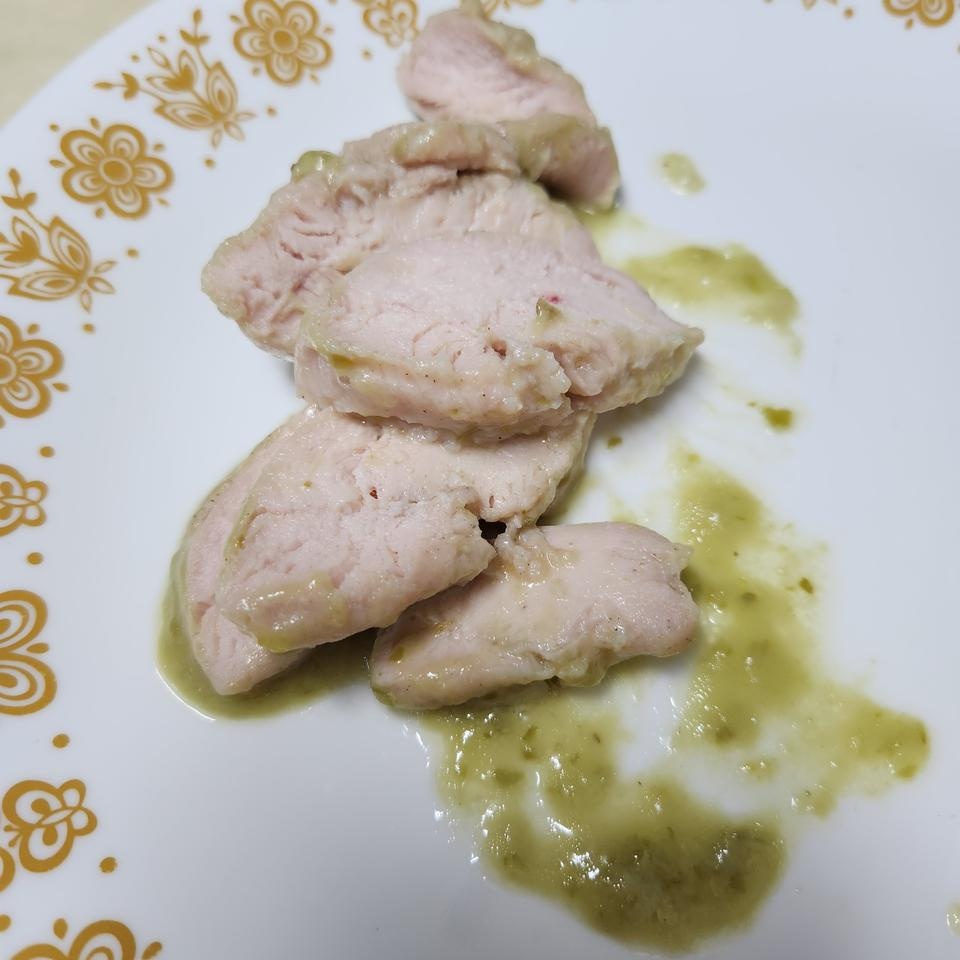 타사의 닭가슴살 스테이크를 먹다가 질려가는 중에 직장 동료 추천으로 구매했어요!! 닭가슴살이 부드럽고 ...