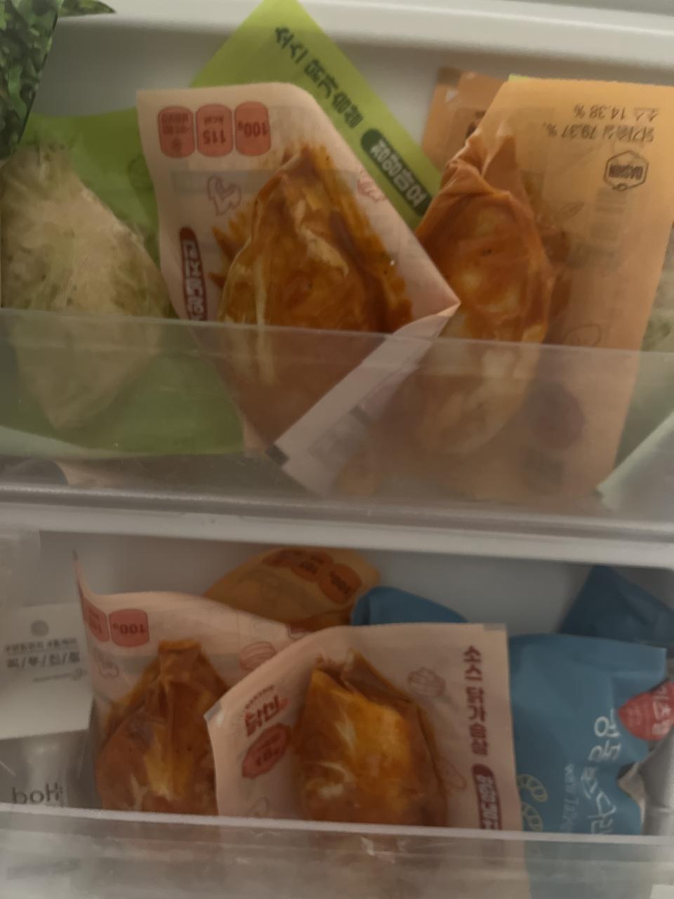 로제 맛있어요~
꼭 데울 때 봉지채로 돌리지 마시길.. 소스가 다 흘러요ㅡㅡ. 그릇에 넣고 돌리세요. + 꼭 ...