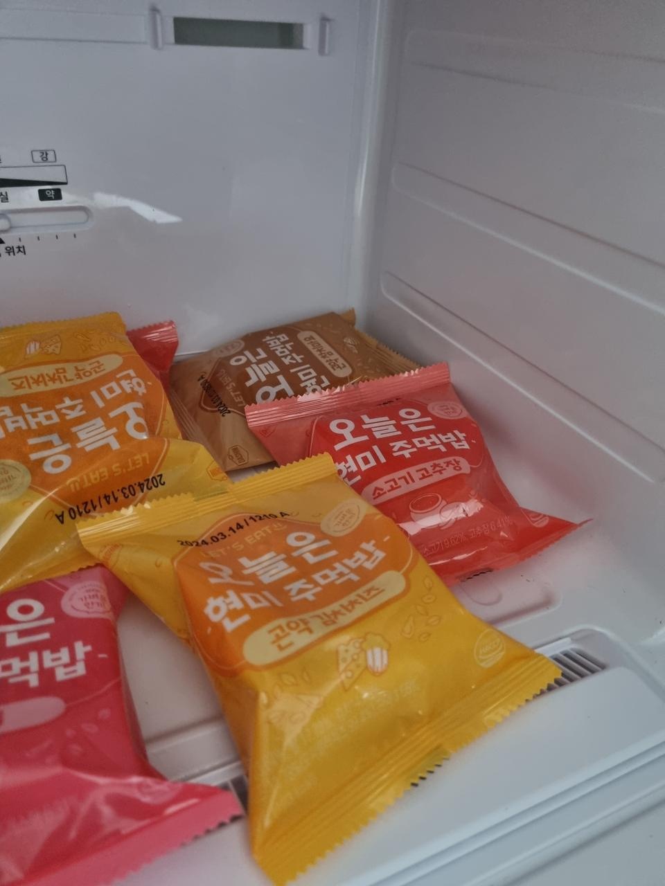 밥은 간이 슴슴한테 내용물이 맛있네요