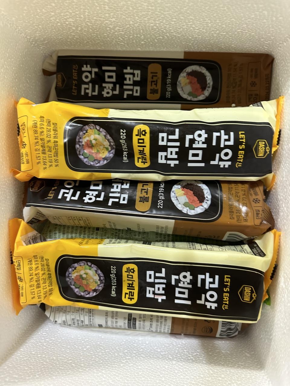 배송도 안전하게 잘 와서 택배 잘 받았습니다
식단조절이 어려워서 처음 구매해 보는데 생각보다 맛은 있어...