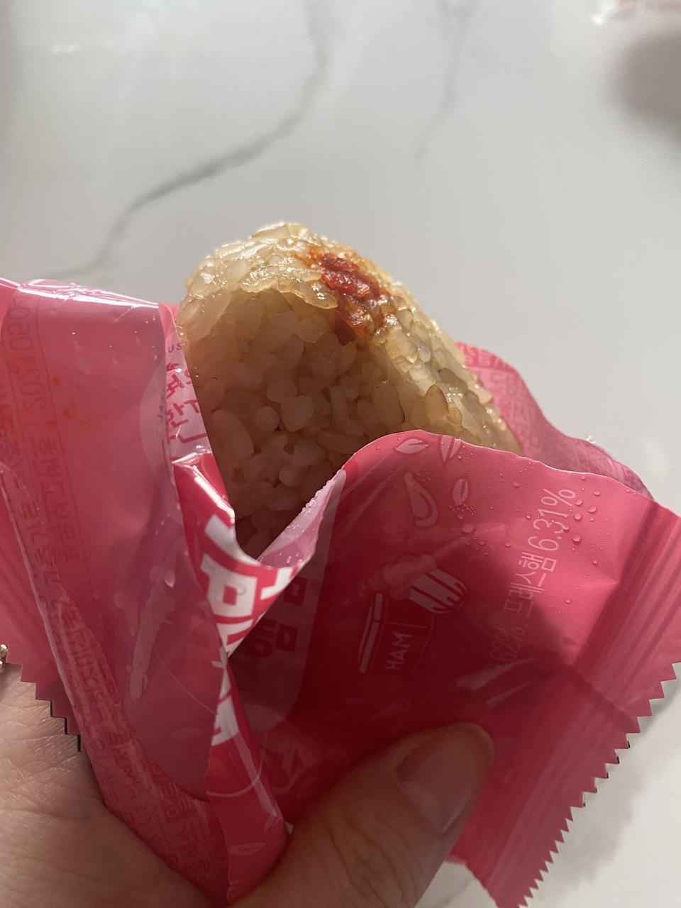 아이스팩에 잘왔어요
현미가 꼭꼭씹어먹으니까 고소하고 맛있어요
아침밥대신먹으려구요ㅎ
