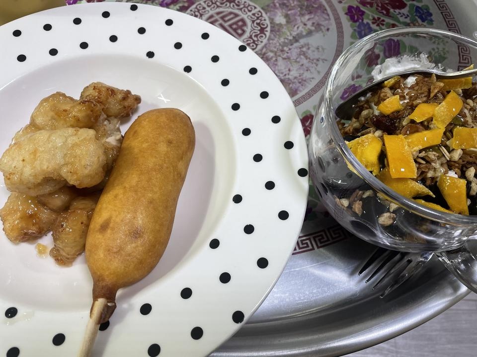 맛있어요! 다른 핫도그 사먹는것보다 저렴하고 칼로리도 낮아서 아주 좋아요!