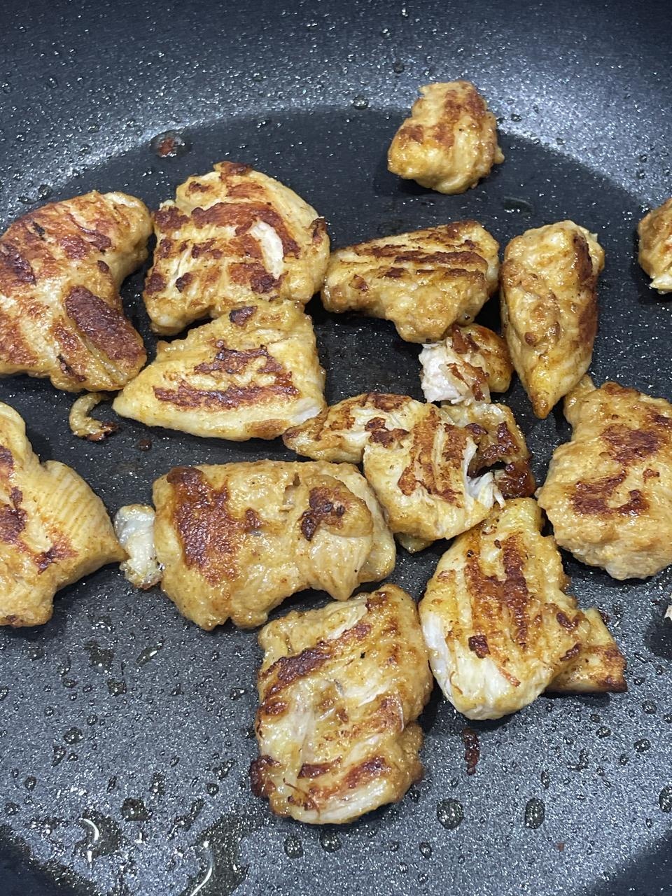 저는 전자레인지에 돌린 후 후라이팬에 구워서 먹었는데 진짜 맛있었어요