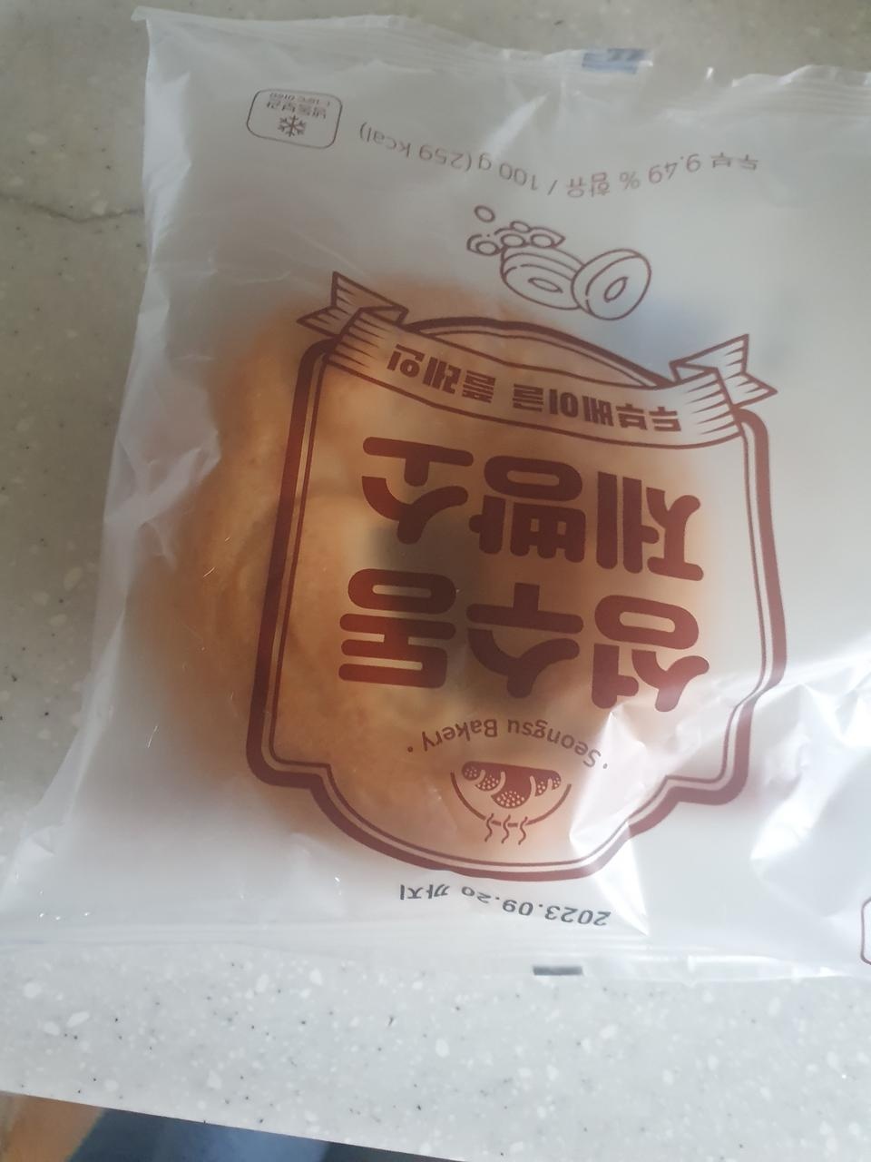 빵은 좋아하는데 살찔까봐 걱정되서 두부 베이글 주문했어요~~맛있어요