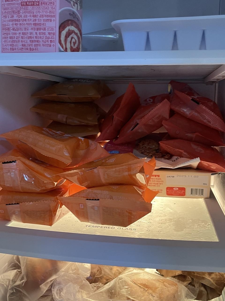 아직 안먹어봤지만 기대중 냉동실에 쟁여노니 든든하네요 후후 나의 점심들 !