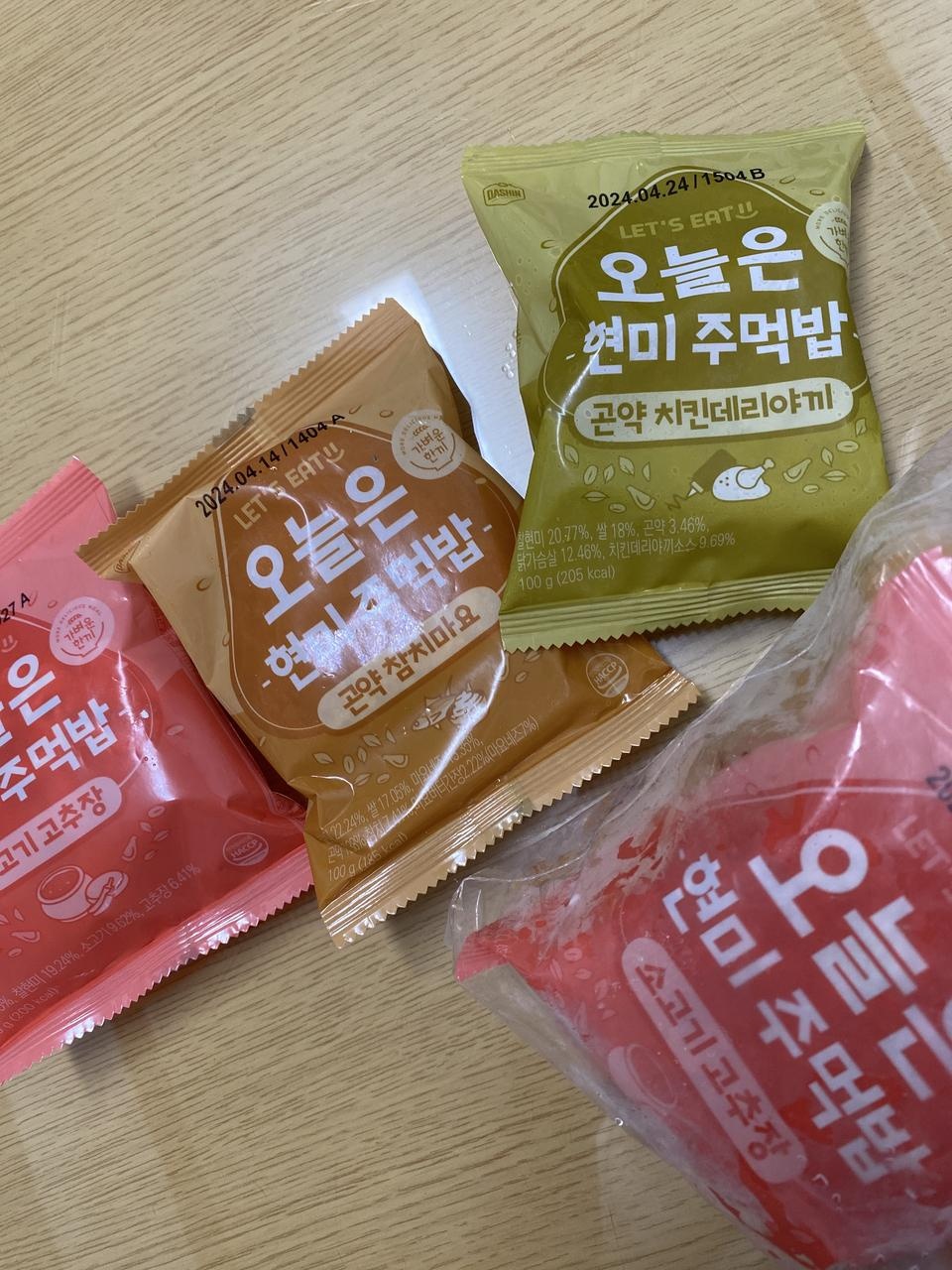 세일할때 좋은 가격으로 잘 샀어요. 맛도 있고 바쁜 아침 시간에 간단하게 데워 먹기 좋아요.