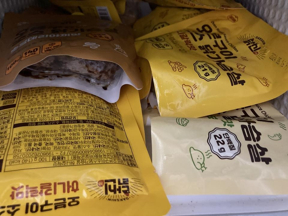 맛있네요 평소 먹던거보다 소스가 있어서 그런지 입에 찹찹들어옵니다