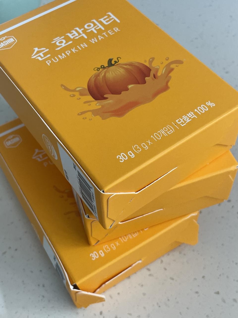 배송빨라서 좋구요! 아침마다 마셔볼려구요 
근데 먹는데는 문제없지만 닭가슴살시킨거랑 같이넣어주셔서 얼...