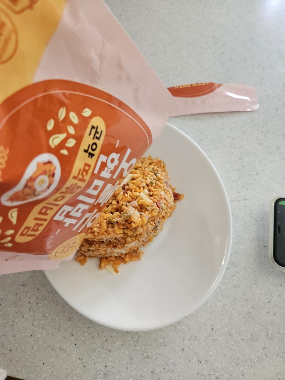칼로리도 적고 원래 간을 심심하게 먹는 편이라 저한테는 맛도 무난해요 재구매하려구요 ~~!!