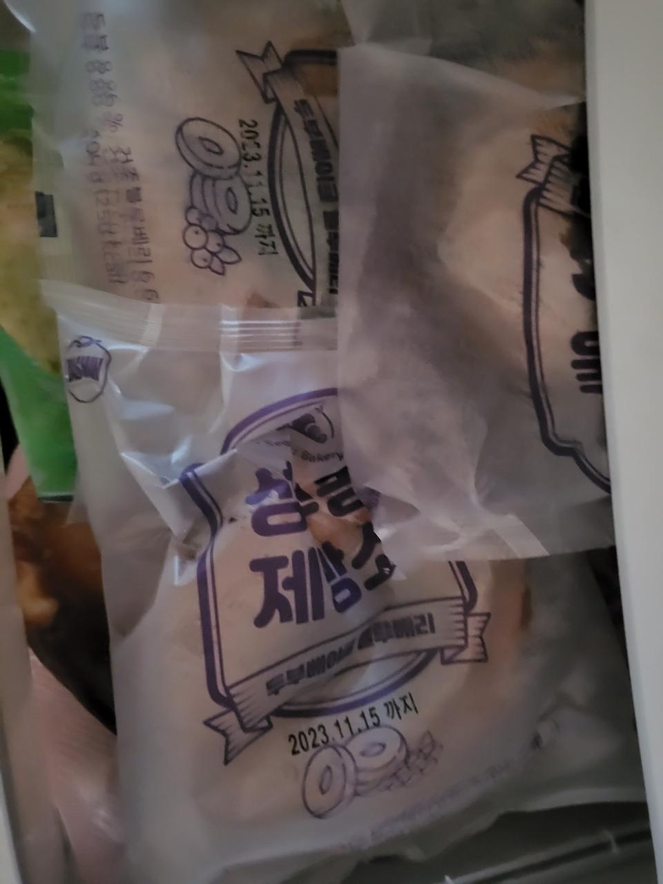 아들이 즐겨먹는빵이에요
운동하는 아이라 좋아하네요
맛있는지는 잘 모르겠어요