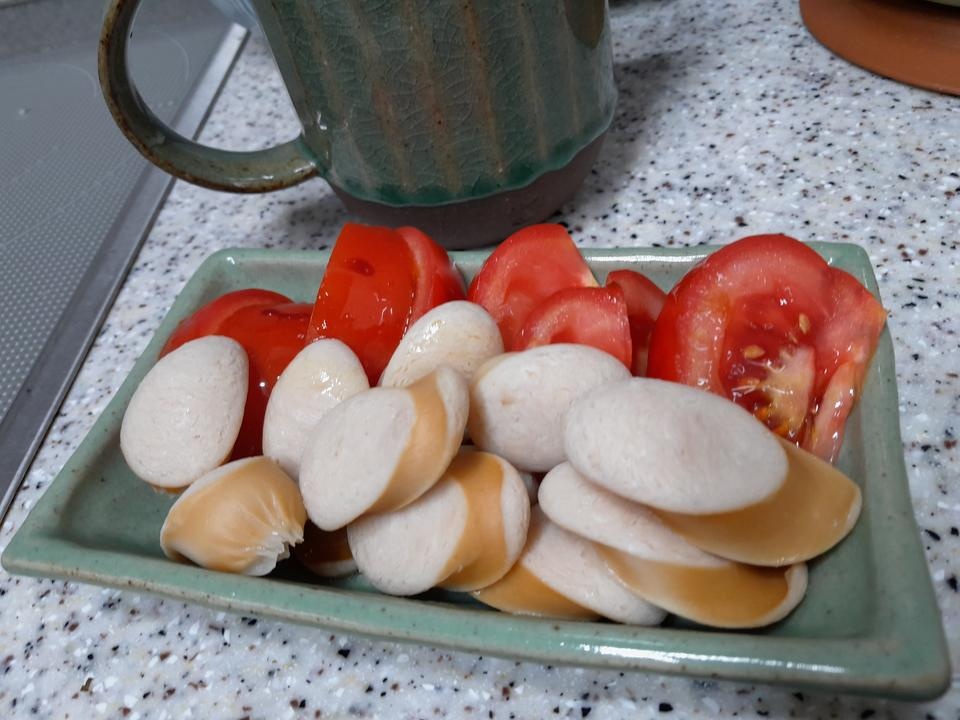 일반 소세지보다 간이 약하고 순한맛이예요 아기들이 좋아할 맛^^ 칼로리 조절용로 딱!
