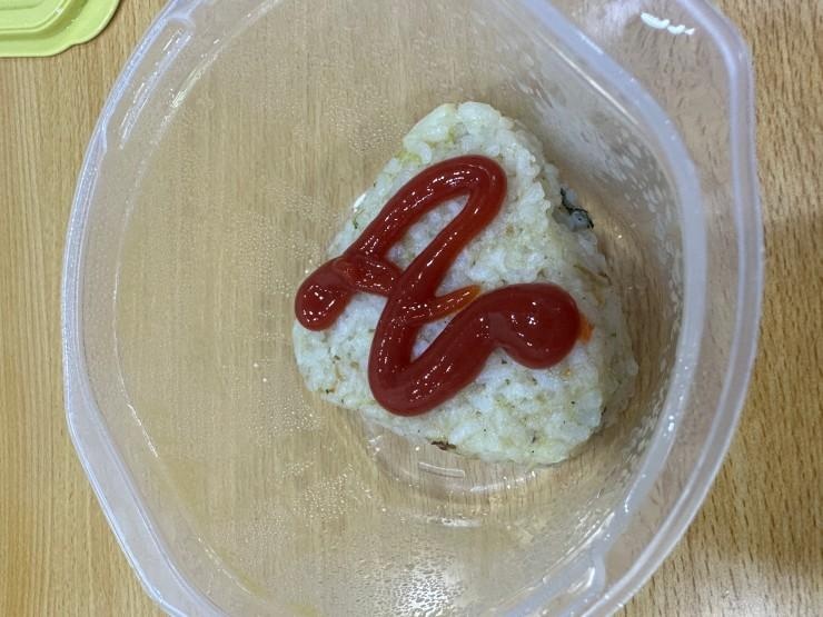 케챱뿌려먹어용 맛있어요