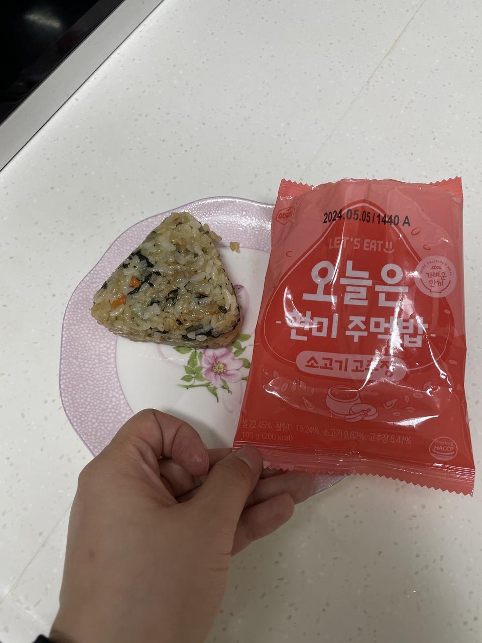 어제 주문했는데 오늘 아침에 배송왔어요~
완전 칼배송 ㅎㅎㅎ
우연하게 현미주먹밥을 알게 되었는데 후기도...
