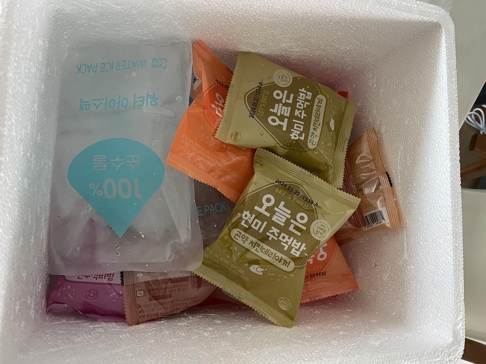 어제 주문했는데 오늘 아침에 배송왔어요~
완전 칼배송 ㅎㅎㅎ
우연하게 현미주먹밥을 알게 되었는데 후기도...