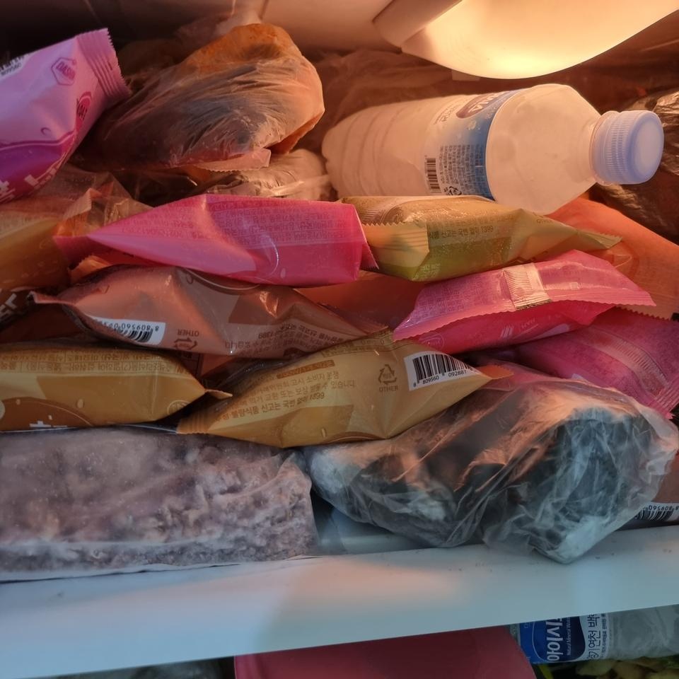 간단하고, 맛도 좋습니다.
전자렌지에 돌리면 편합니다.
하나만 먹어야지 해도 두개이상 먹개됩니다