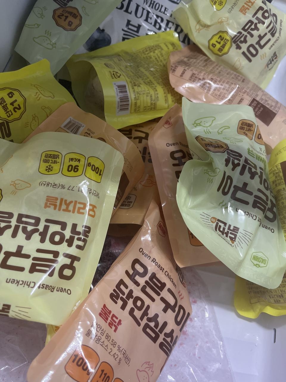 맛있어서 두번째 주문이예요.
여러맛 시켜서 질리지 않고 먹고 있어요. 닭가슴살 처럼 뻑뻑하지 않아 반찬 ...