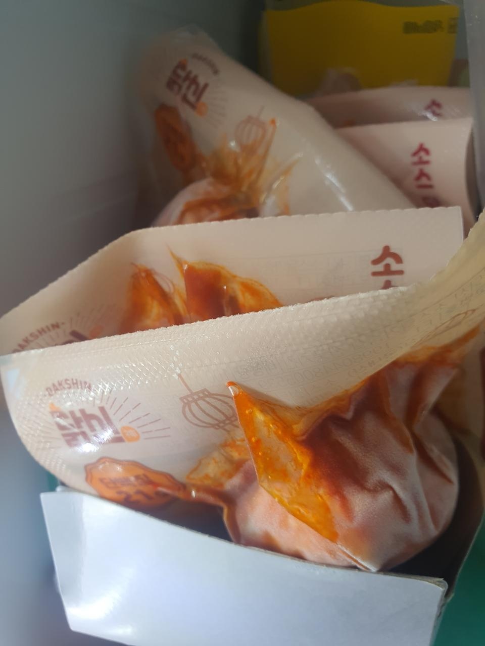 퍽퍽한 닭가슴살이 아니고
닭다리 마냥 부드럽고 맛있어요