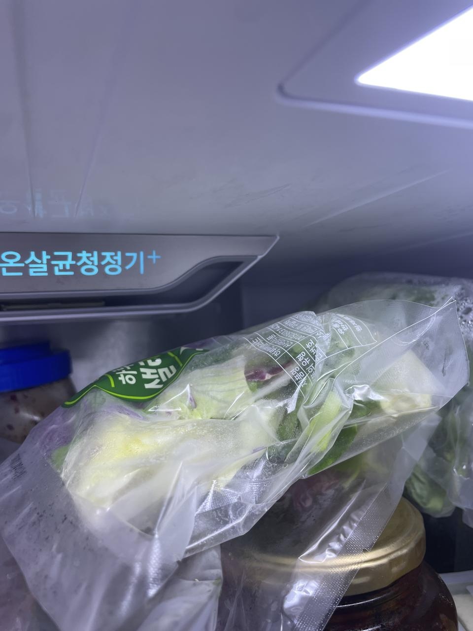 채소가 싱싱하네요 완젼 맛있게 먹고 있어요 :)