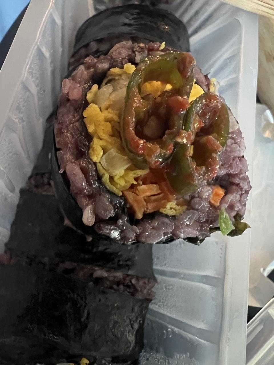 맛 : 땡초참치 빼고 다 맛있음 참치가 너무 뻑뻑해서 별로였음. 
가격 : 한줄에 4천원꼴.. 다른 곤약김밥하...