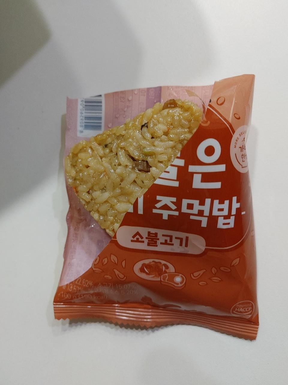 검색해서 알게된 주먹밥 입니다. 리뷰 평이 좋아서 주문했는데 먹어보니 맛이 좋아요. 쫀득쫀득한 식감과 아...