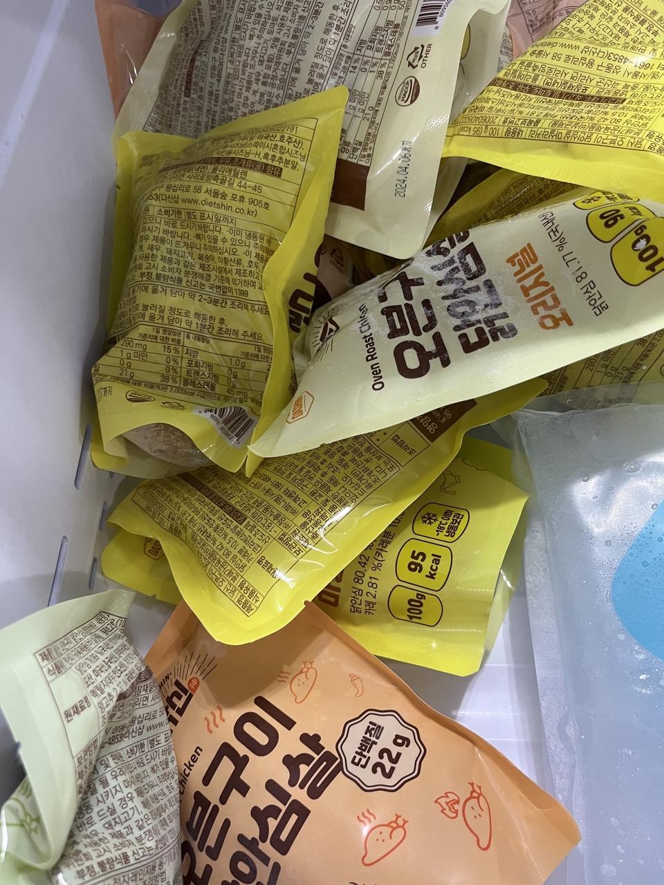 부드럽고 닭비린 냄새가 나지 않아서 좋아요
두번째 구입인데 샐러드에 토핑처럼 올려 먹거나 밥 반찬으로도...