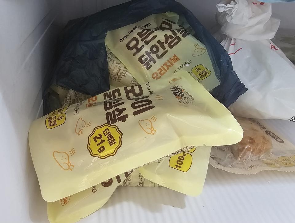 맛있어서 항상 쟁여놓고 먹어요! 억지로 먹는 닭가슴살 아니고 맛있어서 골라 먹어용