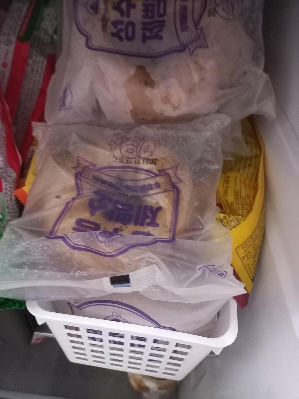 데워 먹으면 정말 맛있어요. 질리지도 않네요.