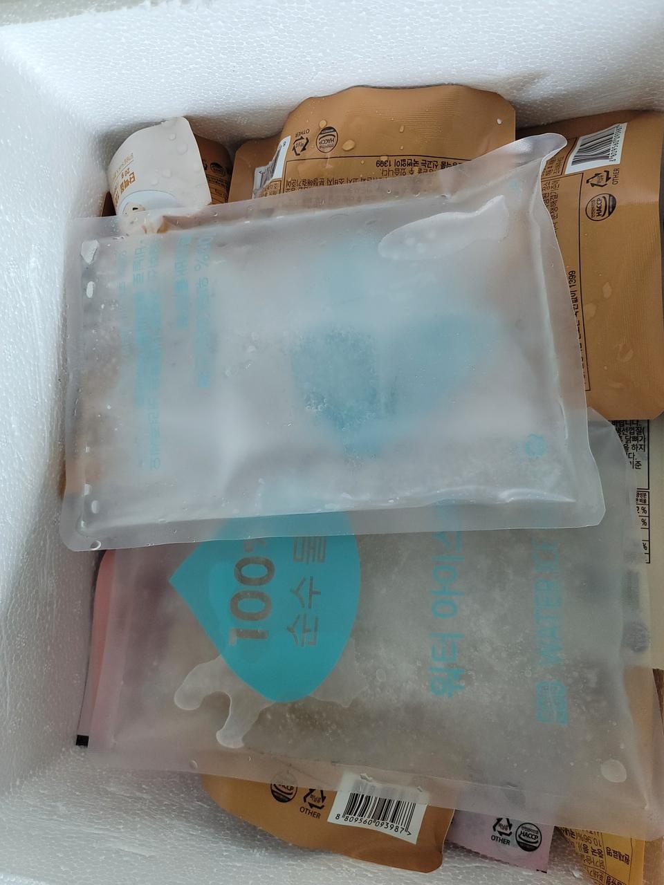 얼음이 많이 안녹고 잘도착했네요