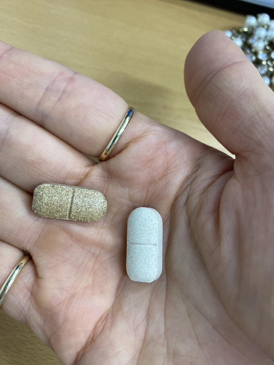 분홍이 초록이 꾸준히 먹으면서 다이어트 보조 받고 있어요^^ 이 보조제는 살이 빠진다기 보다는 심적 안정...