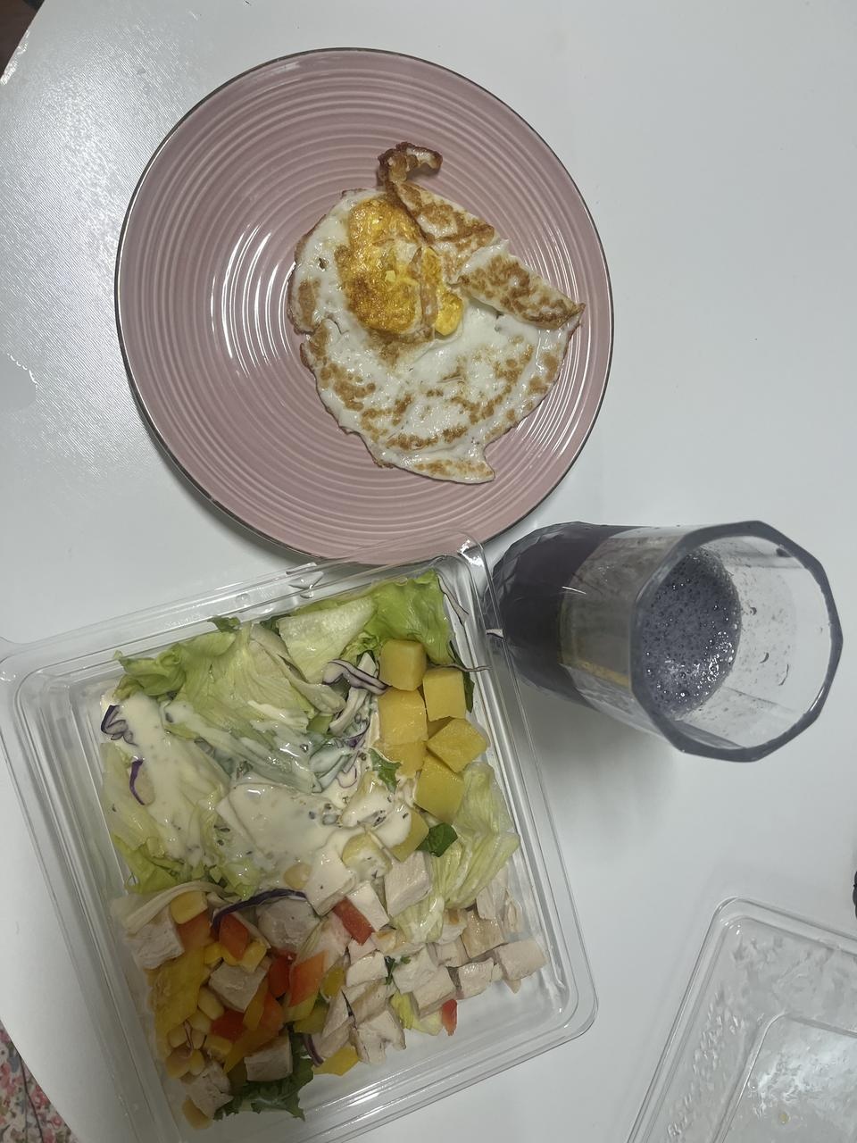하루하루 맛잇게 먹었어요~
간편하고 좋습니당
하지만 한팩씩만 먹음 넘 배고파서
옆에 뭐 추가해서 꼭 먹어...