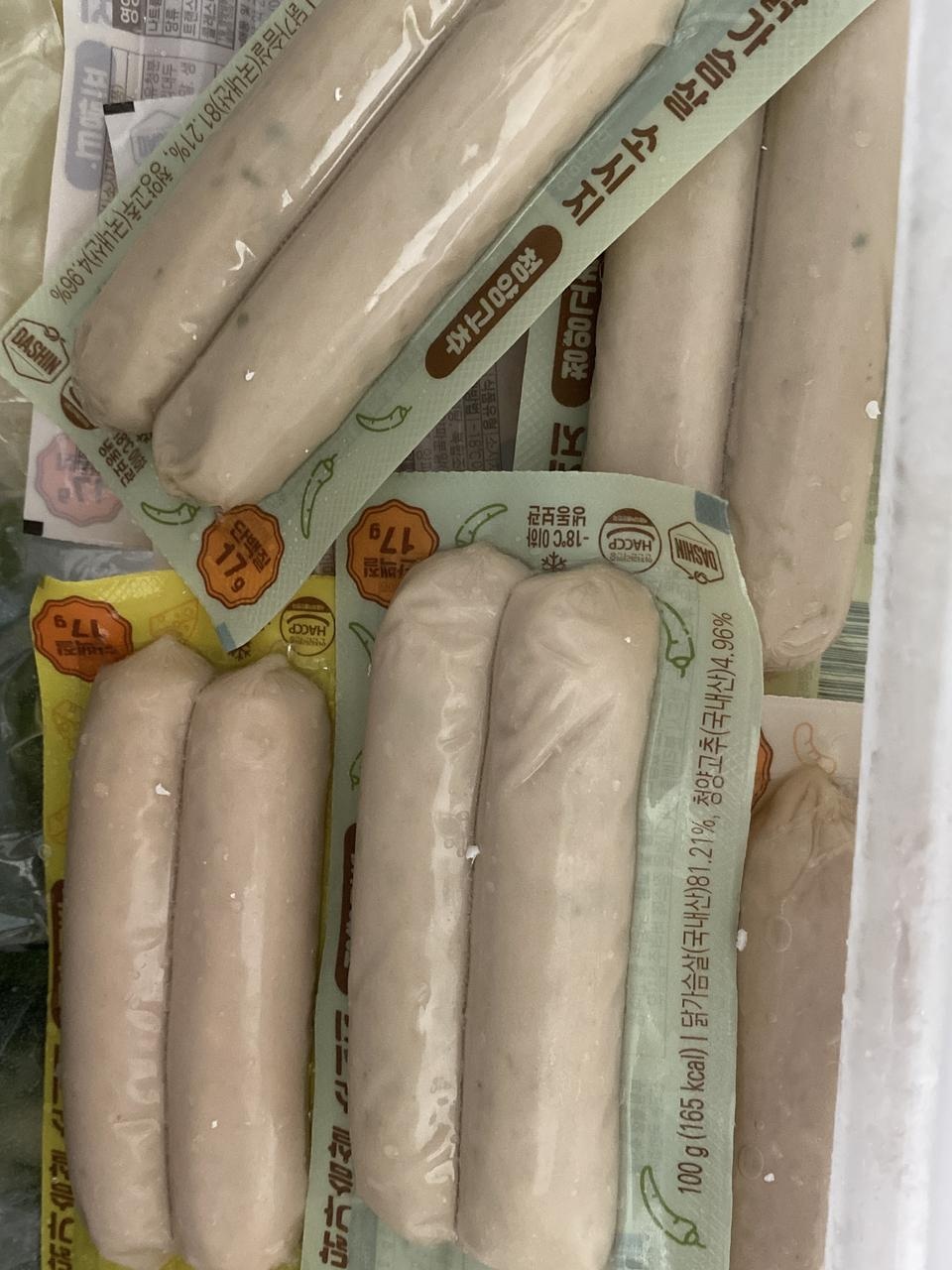 이 소세지 진짜 맛있어요 ! 다이어트식단할때 많이 도움됩니다. 
어쩔수 없는건 알지만...날씨가 너무 너무 ...