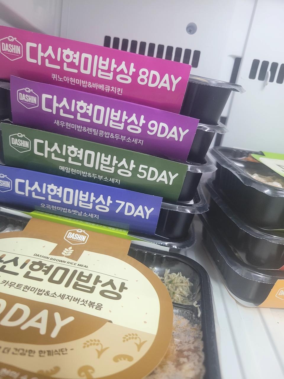 밥도 반찬도  맛있어요 
배도 좀 부르고   건강하게 다이어트할수있을것같아요