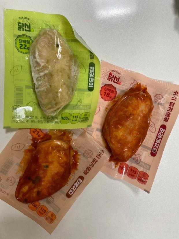 맛있어요 배고플때 하나씩 해동해서 전자렌지에 2분간 돌려서 먹고있어요 다이어트 성공했으면 좋겠네요ㅠㅠ