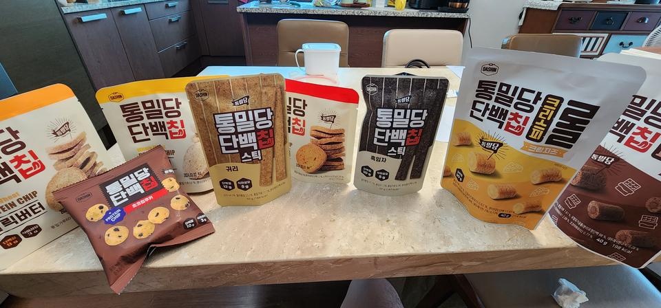 일단 배송이 빠르구요 다양한 맛을 볼 수 있어서 좋은 것 같아요