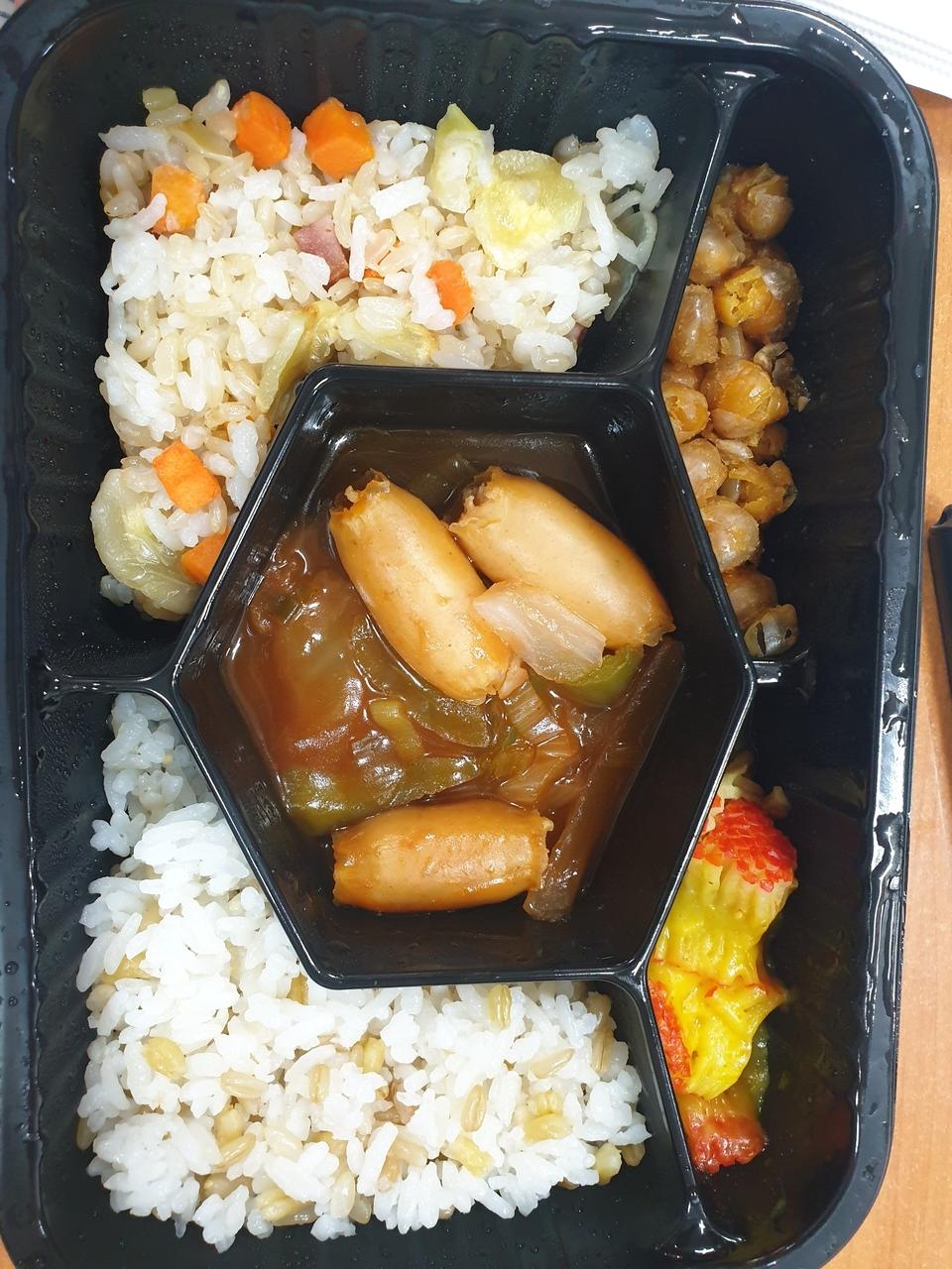 회사에서 점심으로 먹으려고 구매했는데 꼭꼭씹어먹으면 포만감도 있고 맛있어요
다먹고 도시락통 씻어서 분...