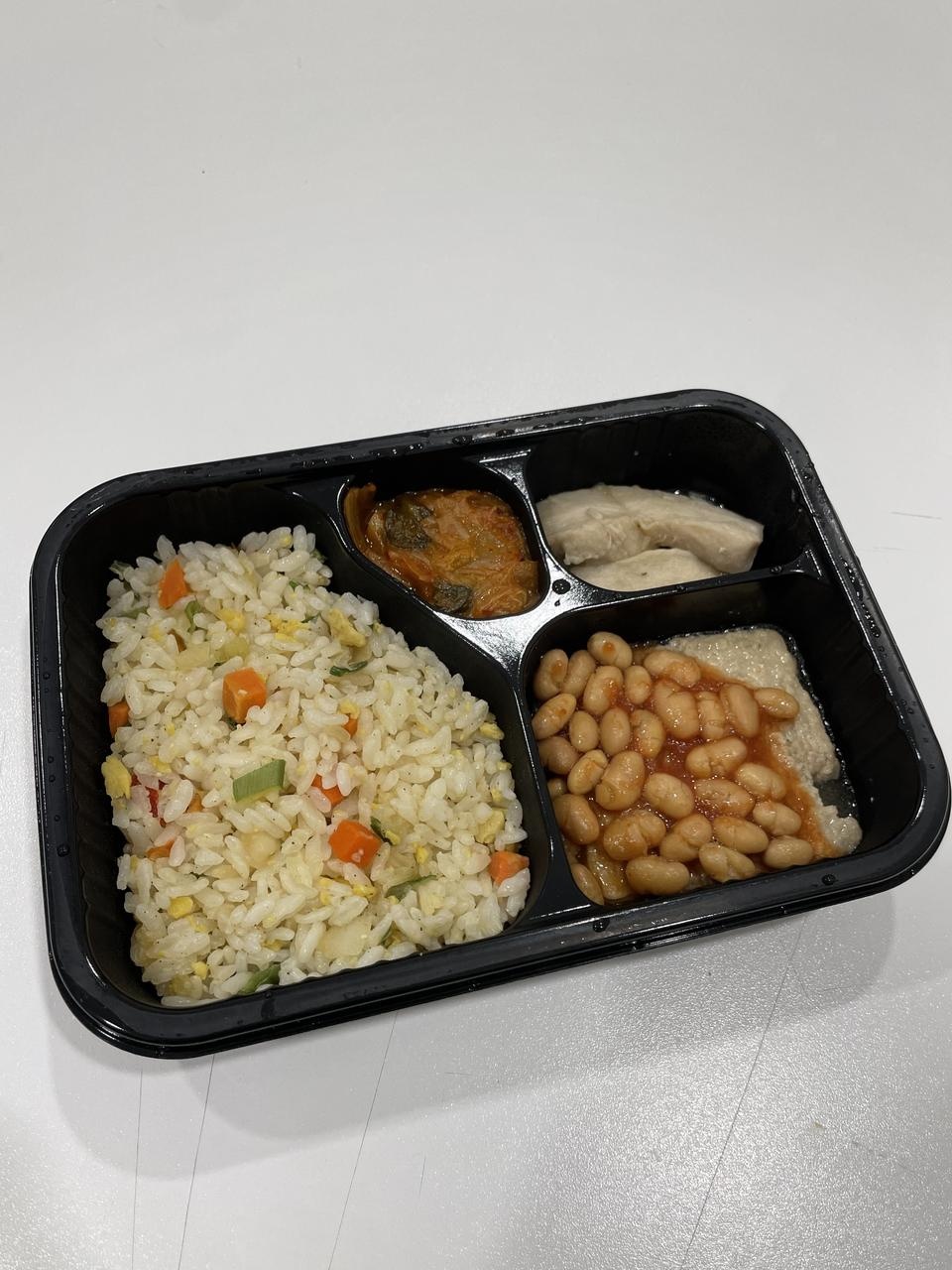 이전에 시켰던 곳 보다 대체적으로 간이 삼삼하고 양념된 반찬이 별로 없어요. 그래도 다소 저렴한 가격에 ...