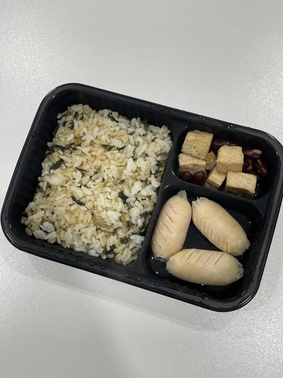 이전에 시켰던 곳 보다 대체적으로 간이 삼삼하고 양념된 반찬이 별로 없어요. 그래도 다소 저렴한 가격에 ...