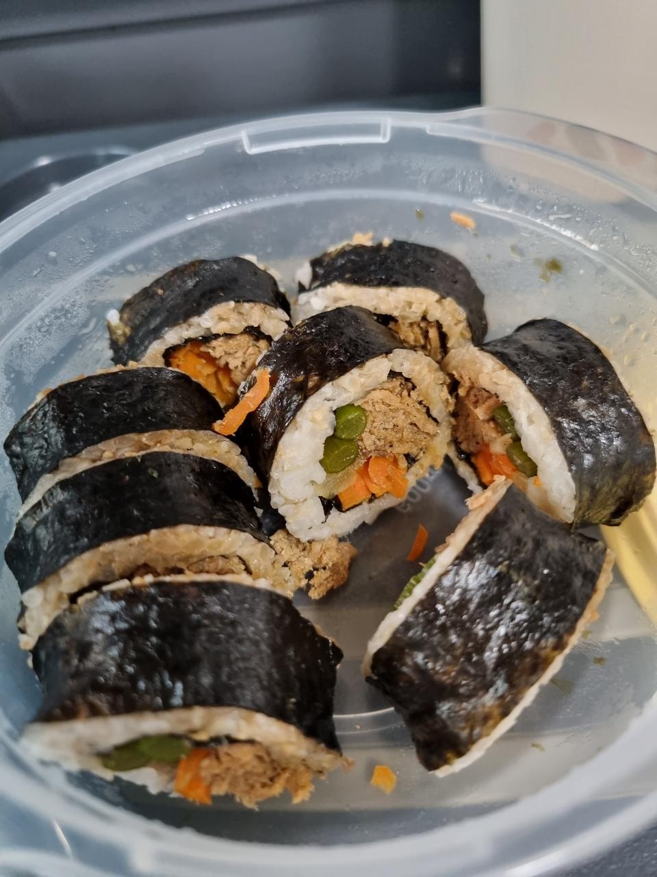 주먹밥은 밥이 정말 쫀득해서 적게 먹고싶은데 밥먹고싶은날 딱 좋고, 곤약김밥은 맛이 다양하고 편의점김밥...