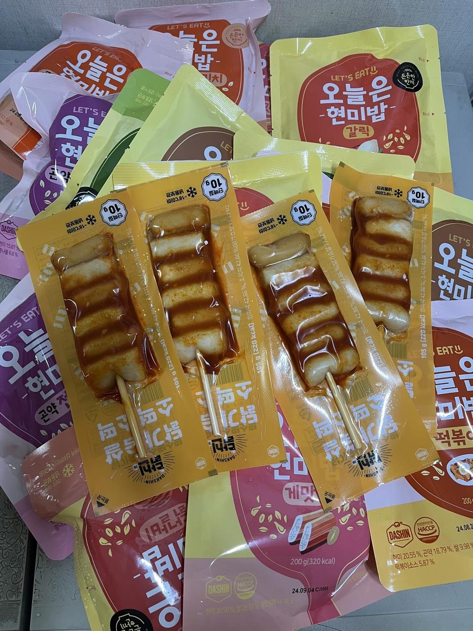 주먹밥 쟁여 놓고 먹다가 이번엔 볶음밥으루~
친구가 볶음밥 맛 보라고 나눠줬는데 맛잇더라구요!
-마침 먹...