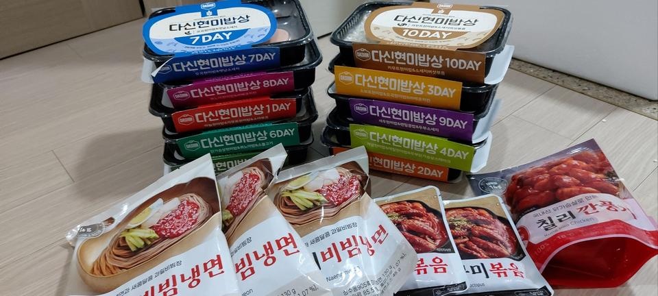 회사에 들고다니기 너무 간편하고 좋아요! 흔한 도시락 내용물이 아니라 기대됩니다