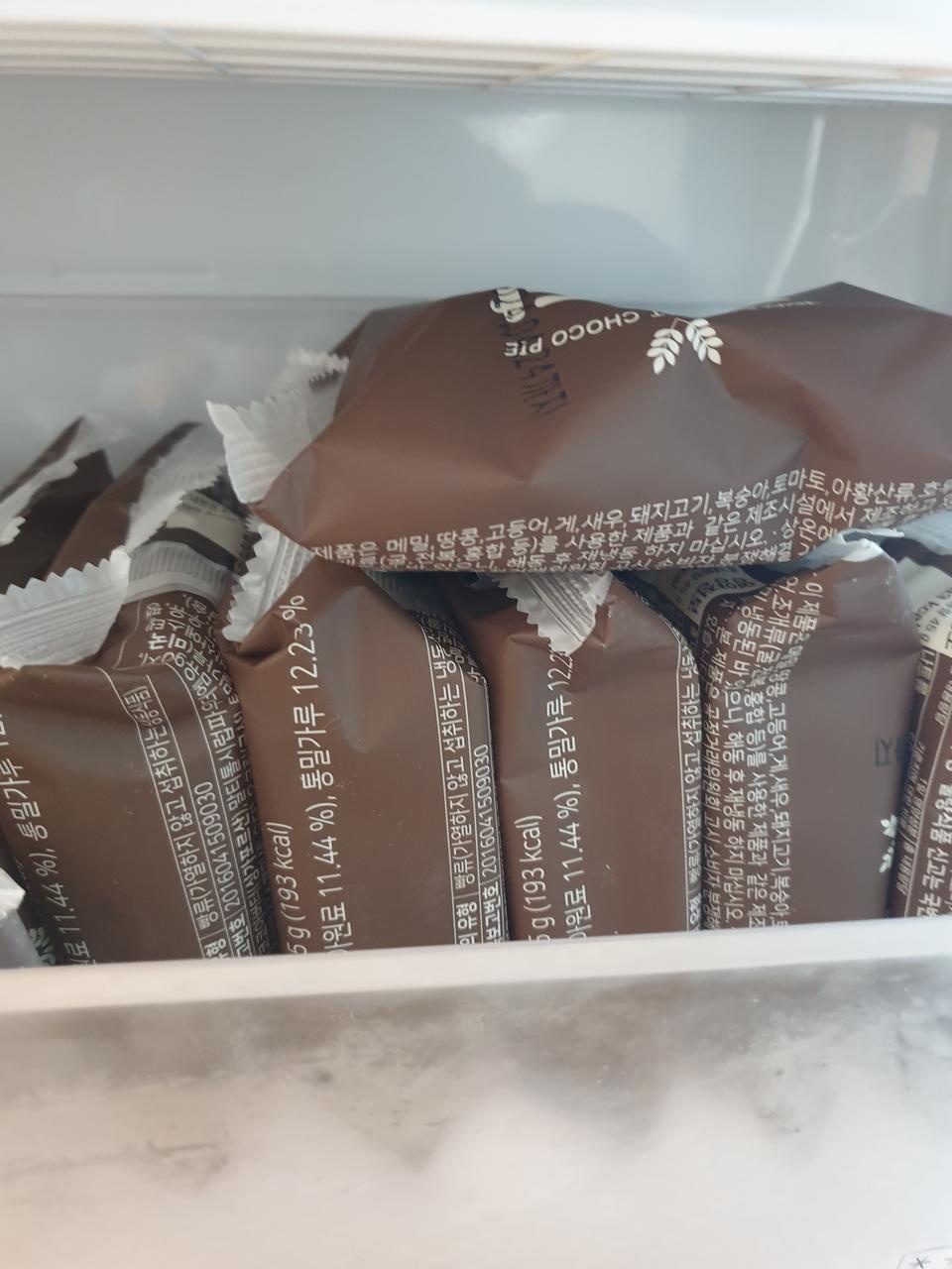 냉동실에 보관후 바로 꺼내서 먹어도 딱딱하지 않고 너무 맛있어요