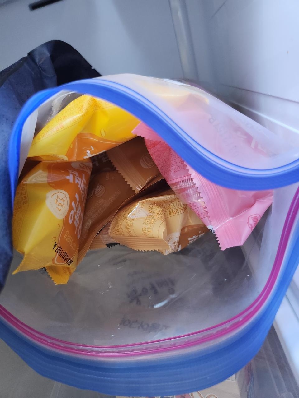 햄김치, 김치치즈 너무 맛있어요. 하나여도 든든하고 임산부라서 금방 배부르고 또 금방 배고프고 조금씩 나...